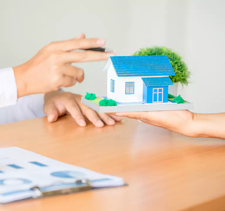 Why Choose Us to Sell a House with a Reverse Mortgage in Lindenhurst, NY?
